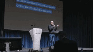 Frank Thiel während einer Keynote